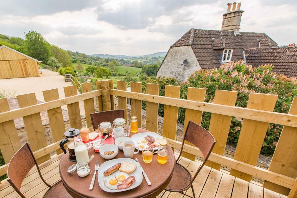 T'S At Lower Rudloe Farm Guest House Corsham Exterior photo