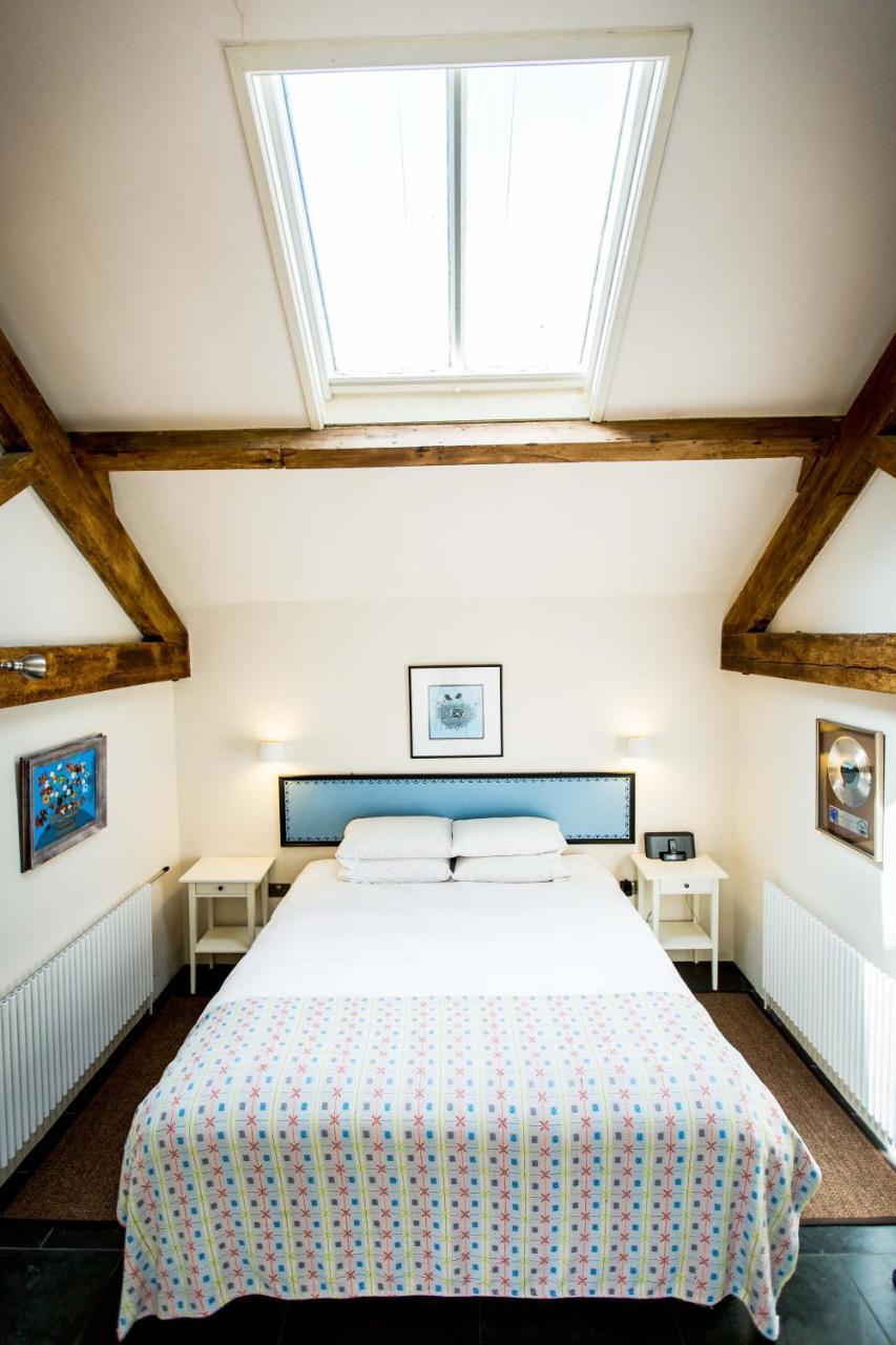 T'S At Lower Rudloe Farm Guest House Corsham Exterior photo