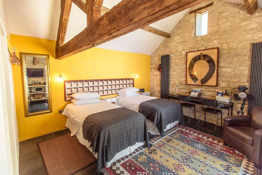 T'S At Lower Rudloe Farm Guest House Corsham Exterior photo